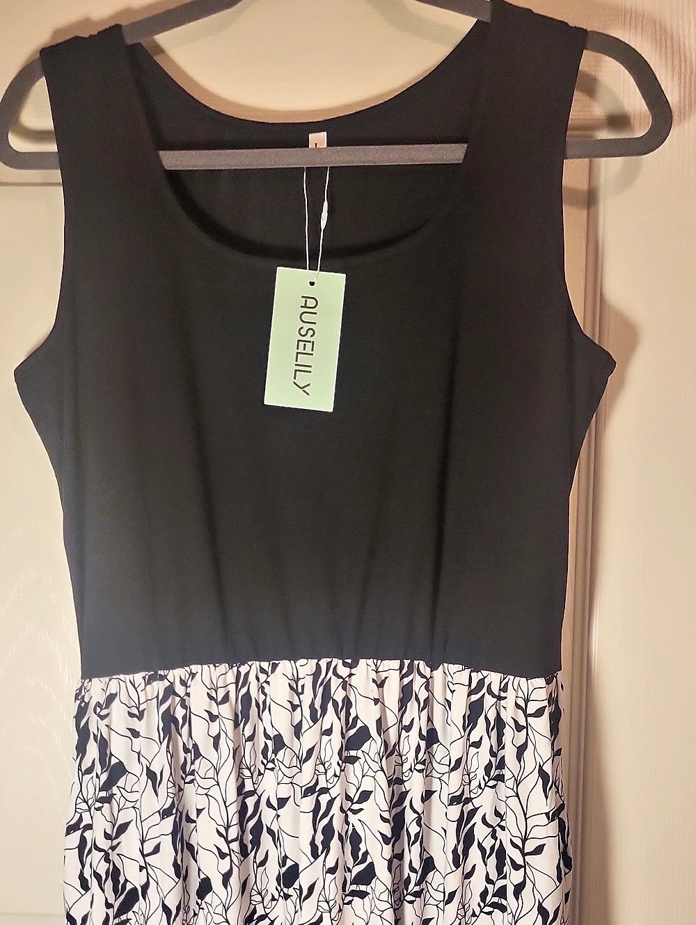 AUSELLY Floral Midi Dress in Black with pockets & White Large NWT